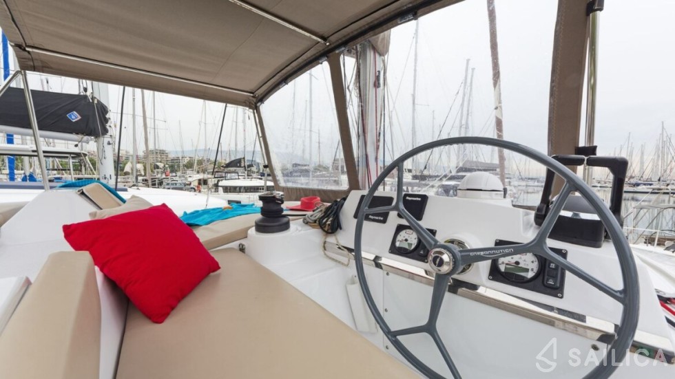 Bali 4.1 - Yacht Charter Sailica