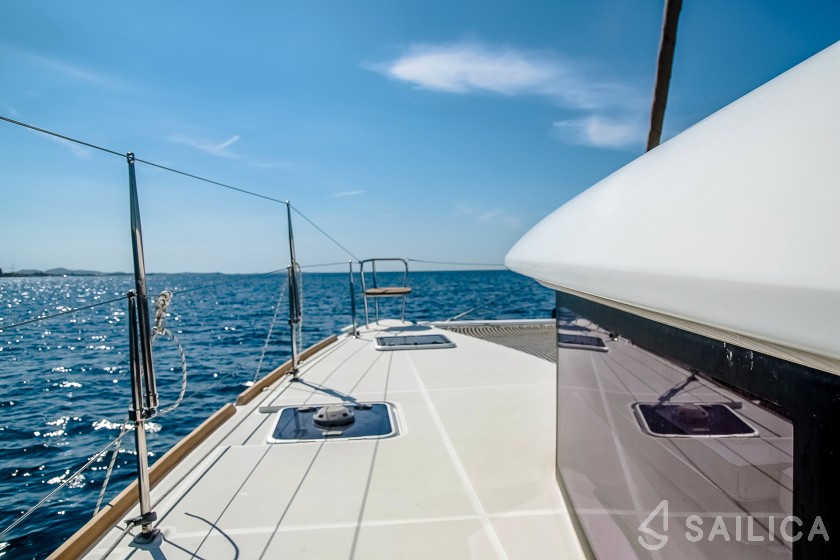 Lagoon 400 S2 - Yacht Charter Sailica