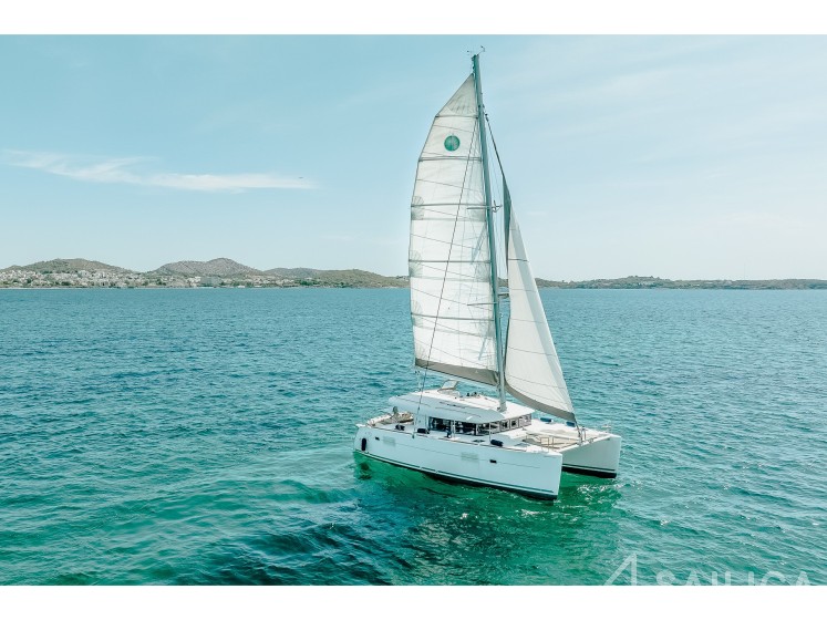 Lagoon 400 S2 - Yacht Charter Sailica