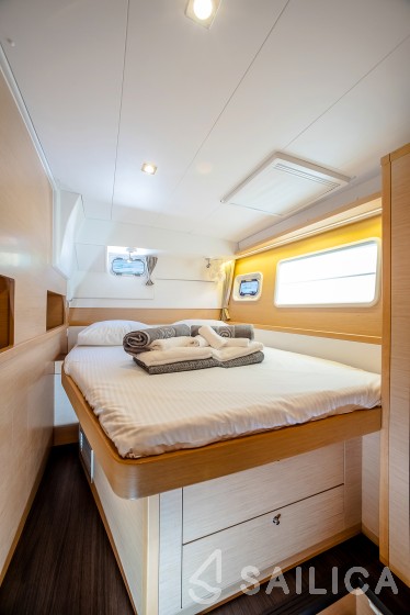 Lagoon 400 S2 - Yacht Charter Sailica