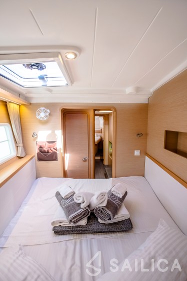 Lagoon 400 S2 - Yacht Charter Sailica