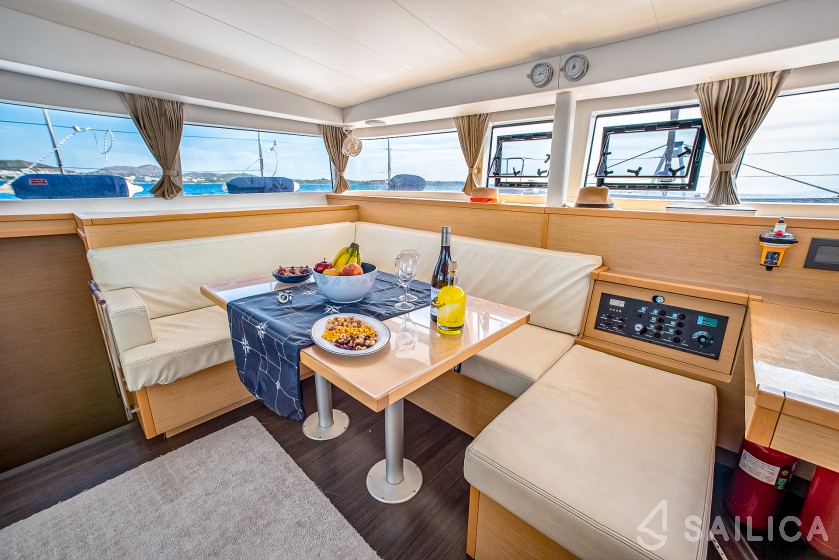 Lagoon 400 S2 - Yacht Charter Sailica