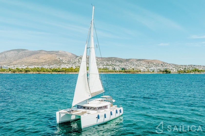Lagoon 400 S2 - Yacht Charter Sailica
