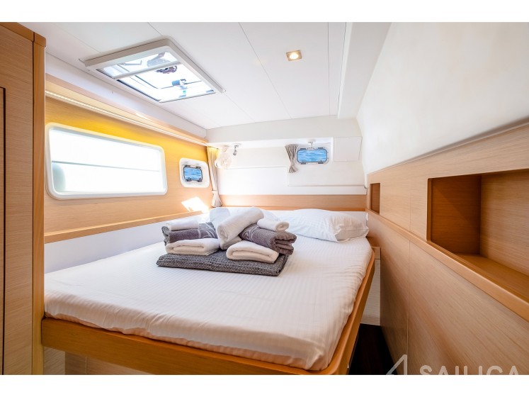 Lagoon 400 S2 - Yacht Charter Sailica