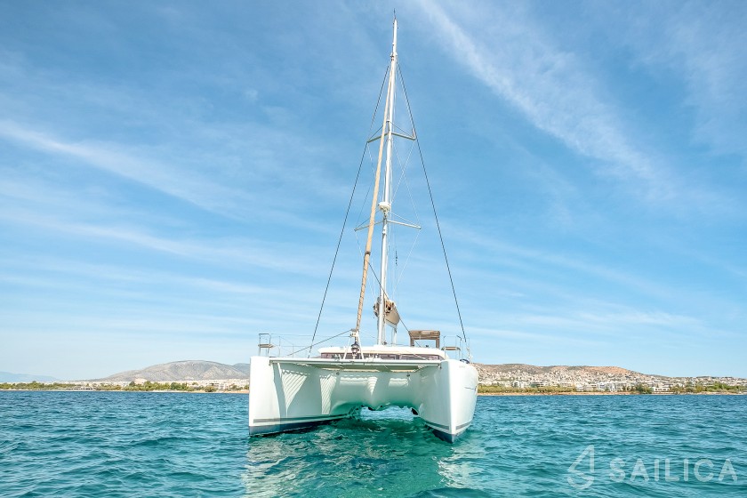 Lagoon 400 S2 - Yacht Charter Sailica
