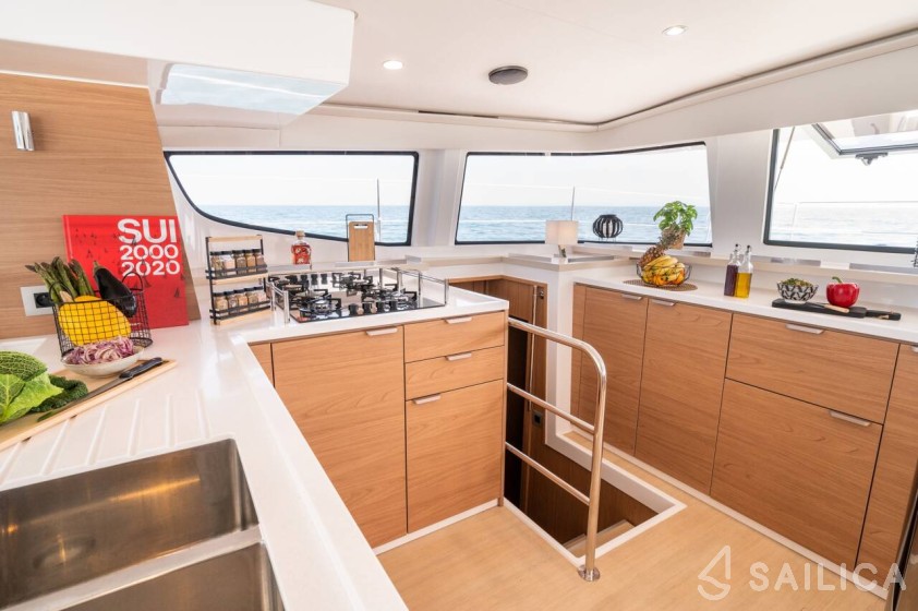 Bali 4.6 - Yacht Charter Sailica
