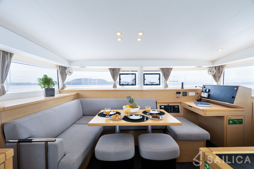 Lagoon 400 S2 - Yacht Charter Sailica