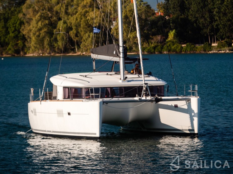 Lagoon 400 S2 - Yacht Charter Sailica