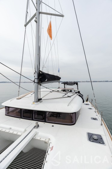 Lagoon 400 S2 - Yacht Charter Sailica