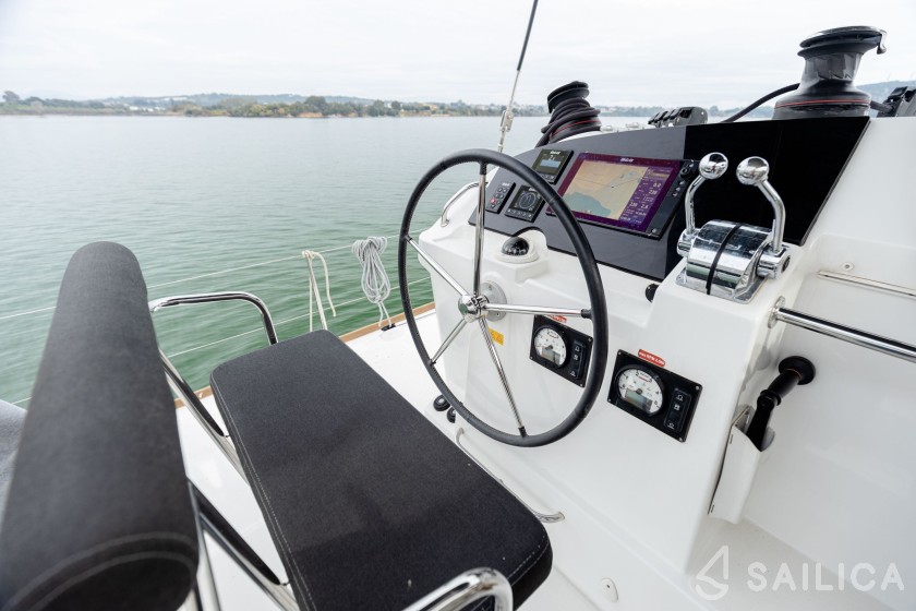 Lagoon 400 S2 - Yacht Charter Sailica