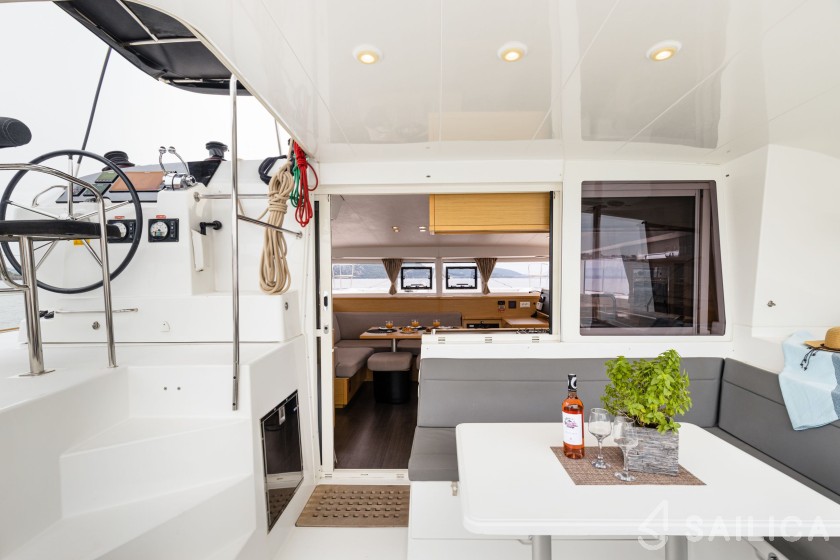 Lagoon 400 S2 - Yacht Charter Sailica