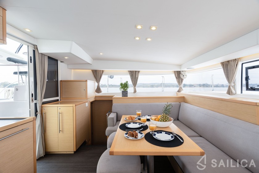 Lagoon 400 S2 - Yacht Charter Sailica