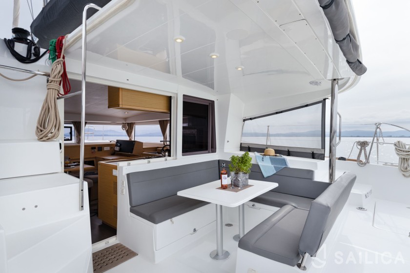 Lagoon 400 S2 - Yacht Charter Sailica