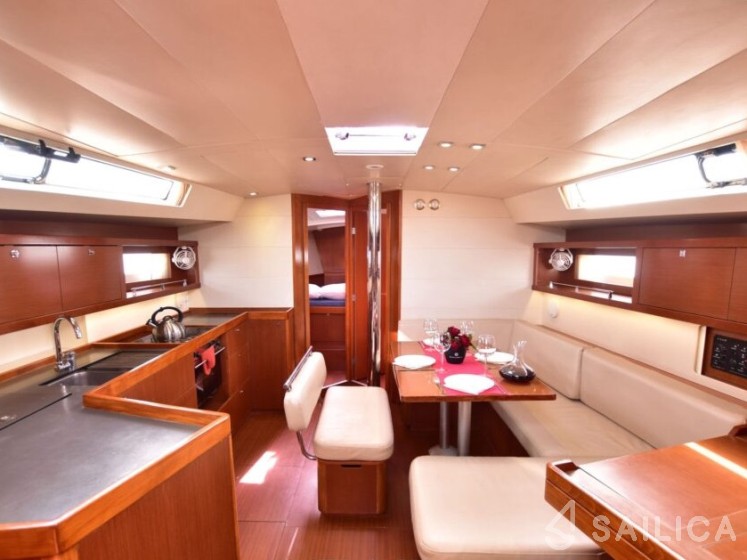 Oceanis 45 - Yacht Charter Sailica