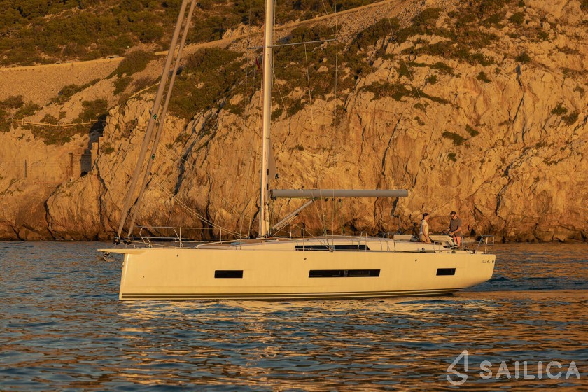 Hanse 460 - Yacht Charter Sailica