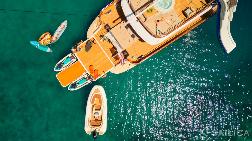 Motor sailer - Yacht Charter Sailica