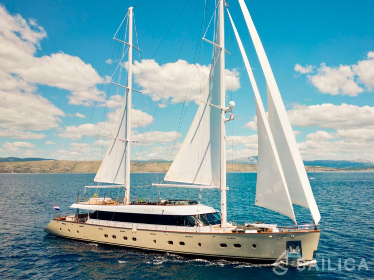 Motor sailer - Yacht Charter Sailica