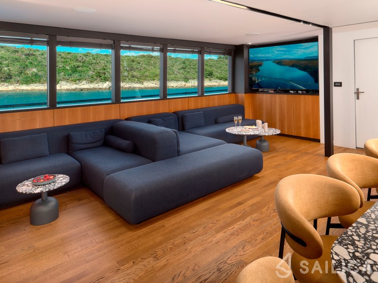Motor sailer - Yacht Charter Sailica
