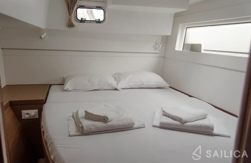Lagoon 40 - Yacht Charter Sailica
