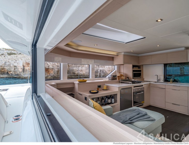 Lagoon 55 - Yacht Charter Sailica