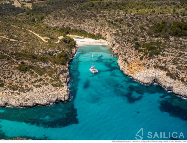 Lagoon 55 - Yacht Charter Sailica