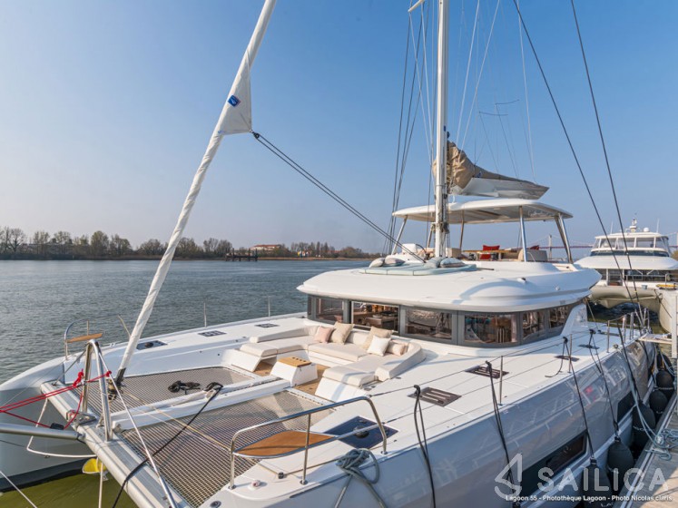 Lagoon 55 - Yacht Charter Sailica