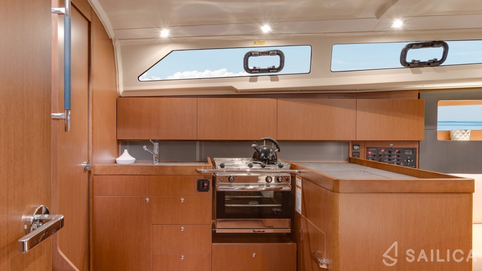 Oceanis 40.1 - Yacht Charter Sailica