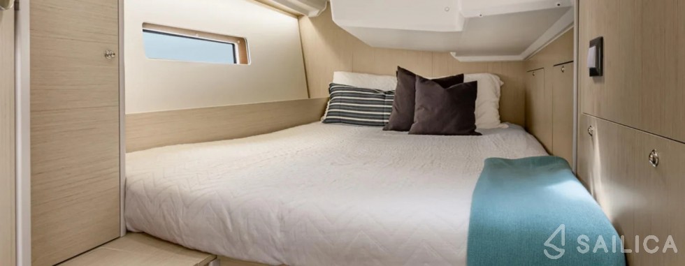 Oceanis 40.1 - Yacht Charter Sailica