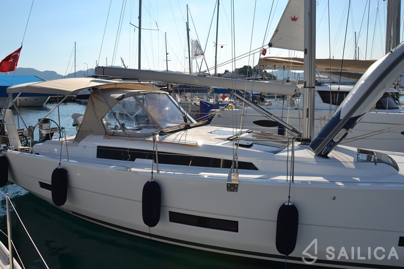 Dufour 390 Grand Large - Yacht Charter Sailica