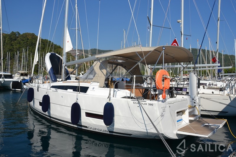 Dufour 390 Grand Large - Yacht Charter Sailica