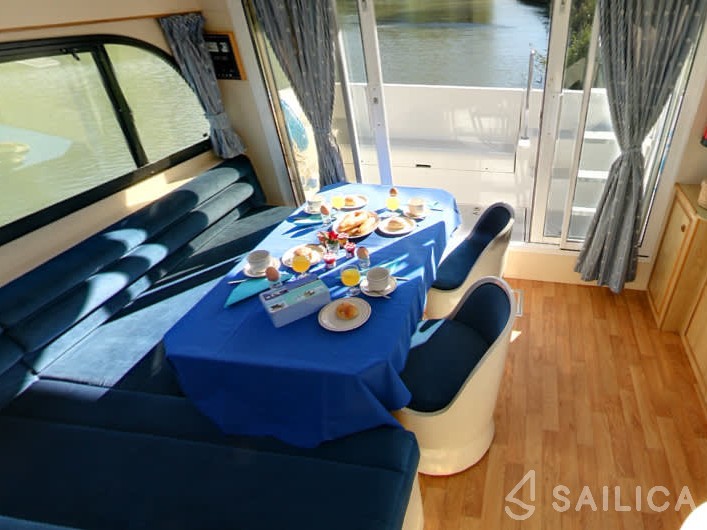Le Boat Caprice - Yacht Charter Sailica