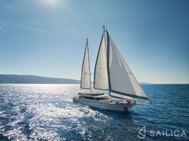 Motor sailer - Yacht Charter Sailica