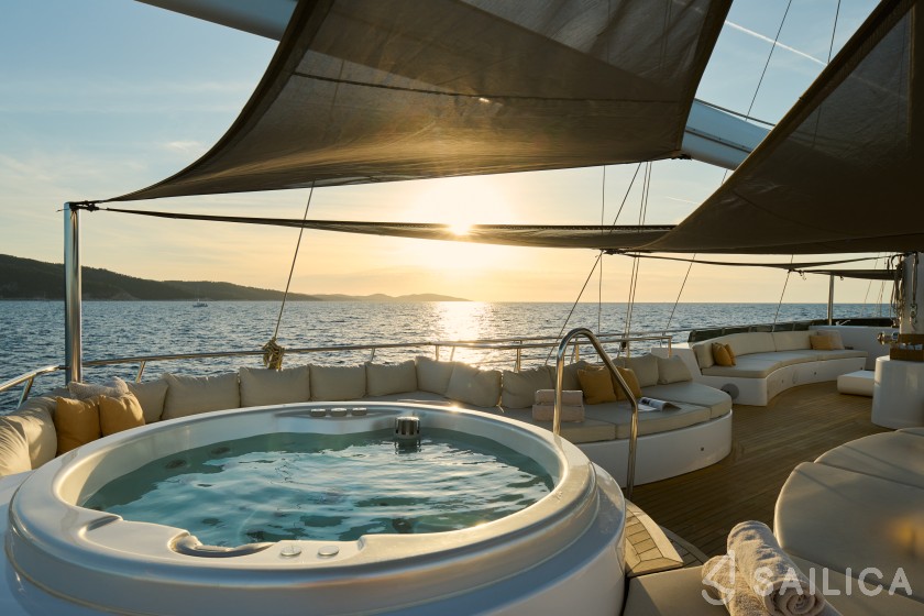 Motor sailer - Yacht Charter Sailica