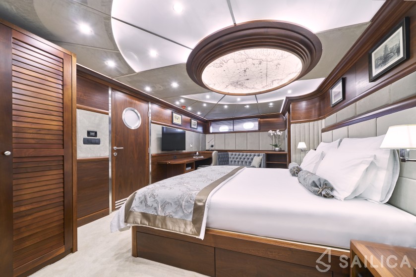 Motor sailer - Yacht Charter Sailica