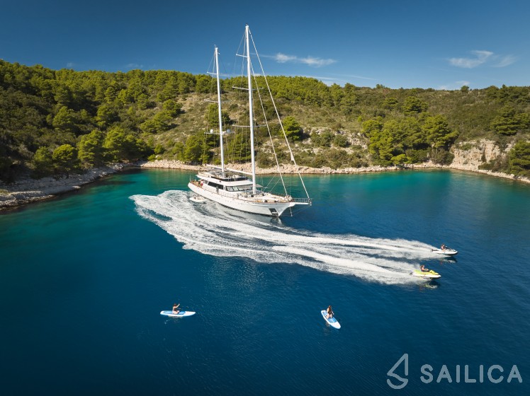 Motor sailer - Yacht Charter Sailica