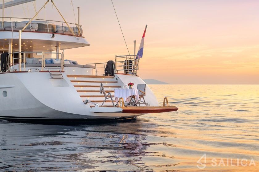 Motor sailer - Yacht Charter Sailica