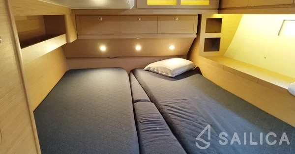 Dufour 520 GL - Yacht Charter Sailica