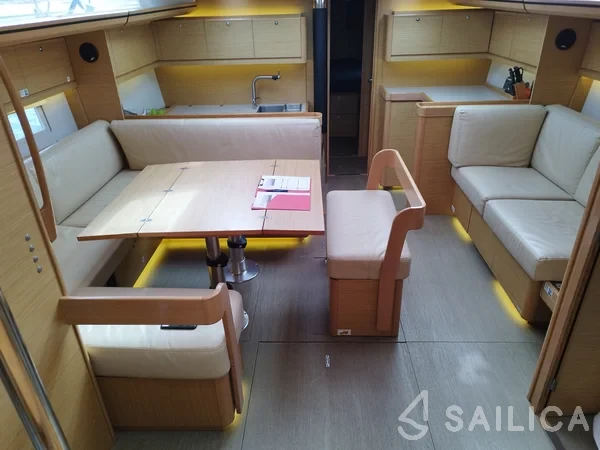 Dufour 520 GL - Yacht Charter Sailica