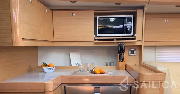 Dufour 520 GL - Yacht Charter Sailica