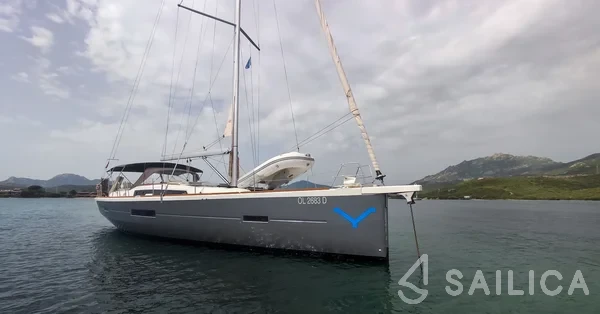 Dufour 520 GL - Yacht Charter Sailica