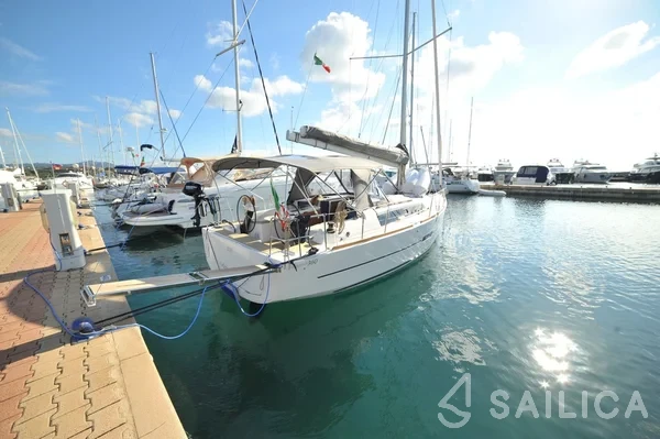 Dufour 360 GL - Yacht Charter Sailica