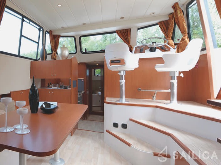 Minuetto 6+ - Yacht Charter Sailica