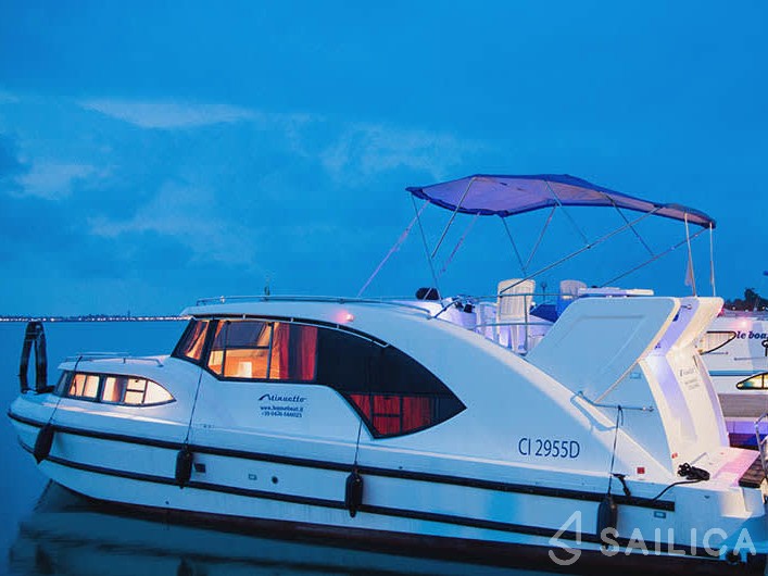 Minuetto 6+ - Yacht Charter Sailica