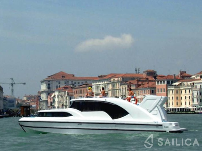 Minuetto 6+ - Yacht Charter Sailica