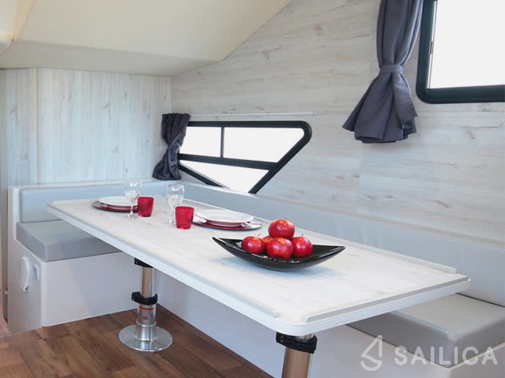 Minuetto 8+ - Yacht Charter Sailica