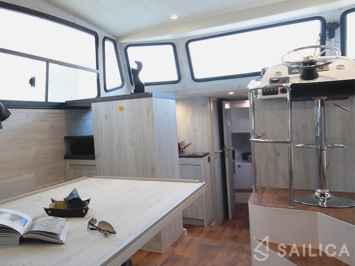 Minuetto 8+ - Yacht Charter Sailica