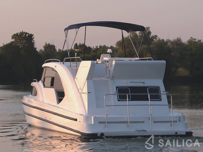 Minuetto 8+ - Yacht Charter Sailica