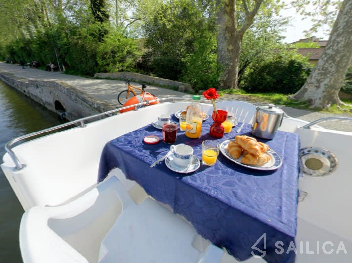Le Boat Countess - Yacht Charter Sailica