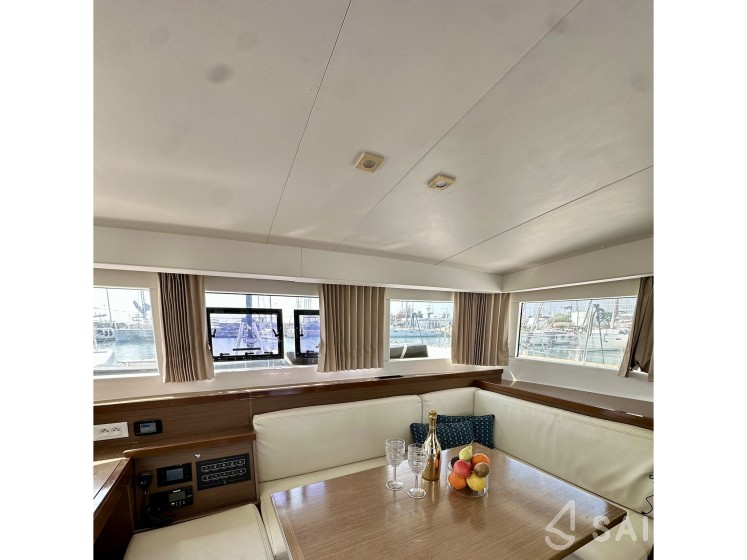 Lagoon 40 - Yacht Charter Sailica