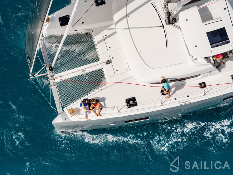 Lagoon 42 - Yacht Charter Sailica